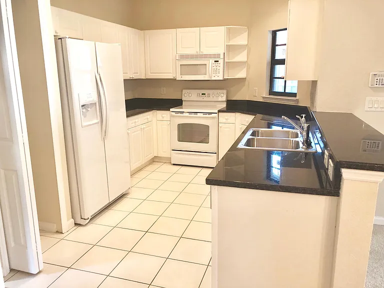 405 La Travesia Flora St #101 — Photo 1
