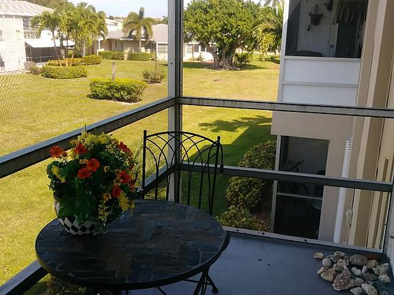 3rd image of 309 Circle Dr S APT 203