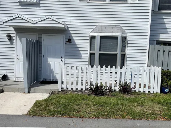 17 SW 3rd Street #17, Pompano Beach, FL 33060