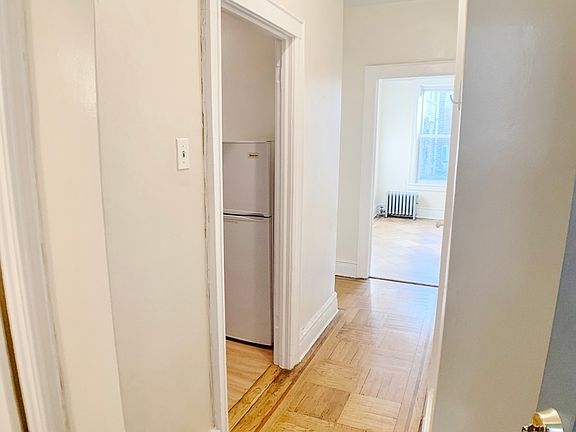 4th image of 28-16 41st Ave #2F