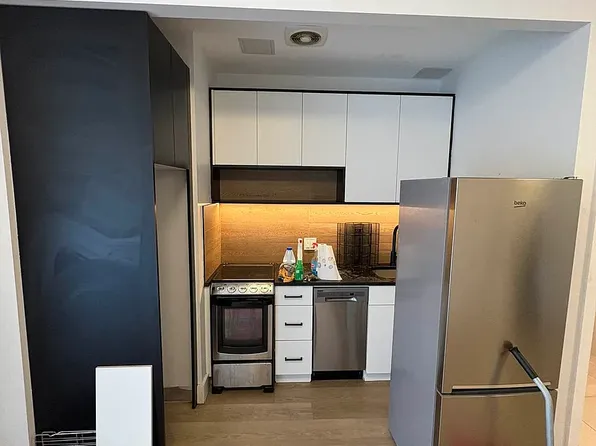 137 Frost St #3B, Brooklyn, NY 11211