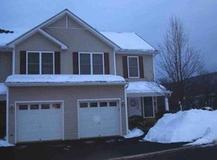 7 Aveonis Ct, Fishkill, NY 12524
