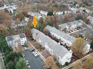 14607 Stream Pond Dr, Centreville, VA 20120