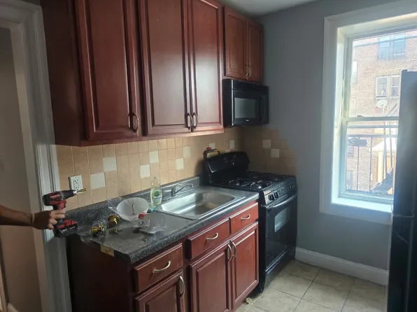 4521 Cottage Pl, Union City, NJ