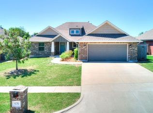 670 SW 11th St, Moore, OK 73160