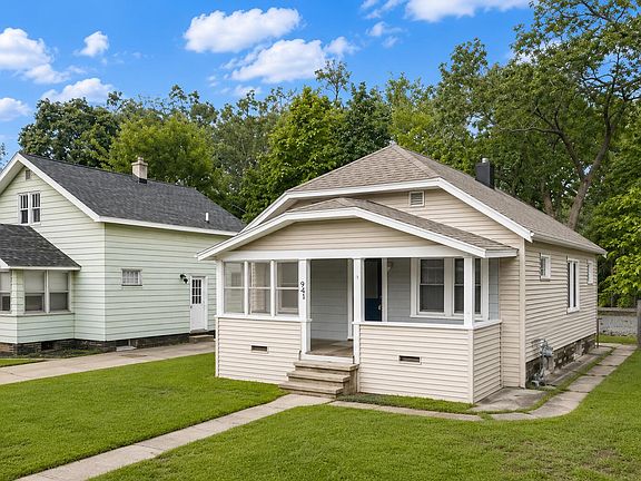 2nd image of 942 Ada Ave