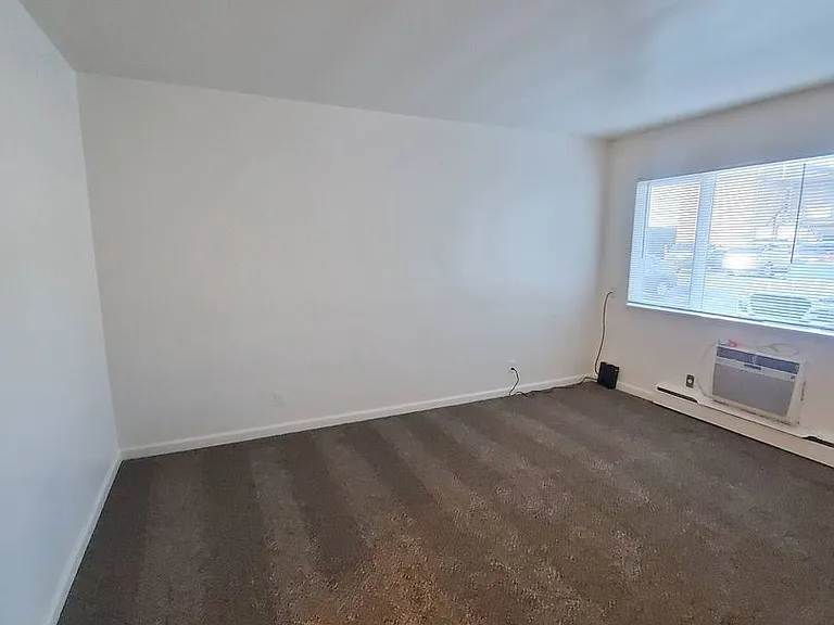 615 S Alder St — Photo 9