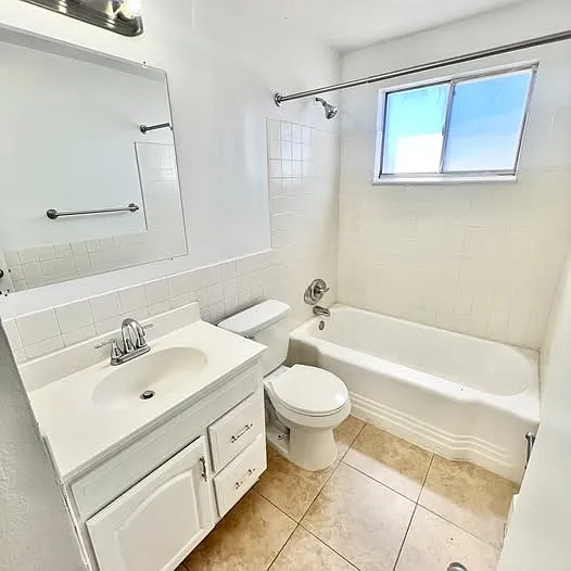 Westland Apartments — Photo 8