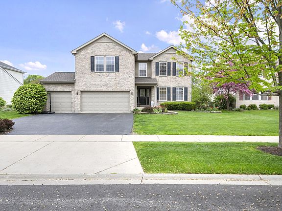 2nd image of 1121 Butterfield Cir W