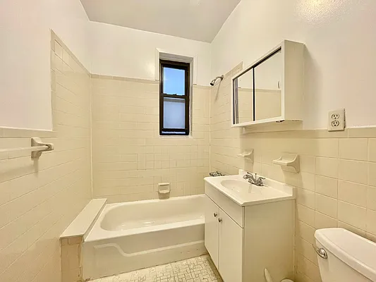 Rented by Astoria Realty | media 15