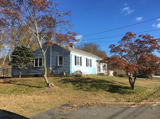 150 Bear Paw Rd, Bridgeport, CT 06606
