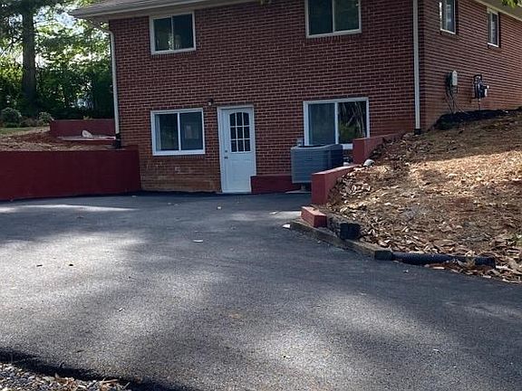 3rd image of 415 10th St