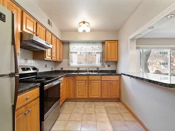5th image of 6220 N Ridge Ave APT S208