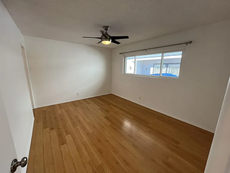 445 E Magnolia Blvd — Photo 23