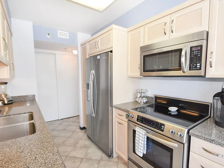 1810 Avenida Del Mundo #1209 — Photo 12