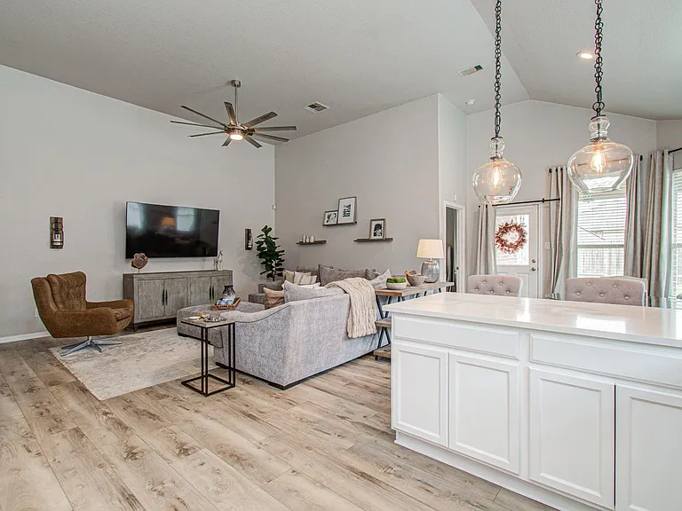 21379 Village Crossing Ln — Photo 3