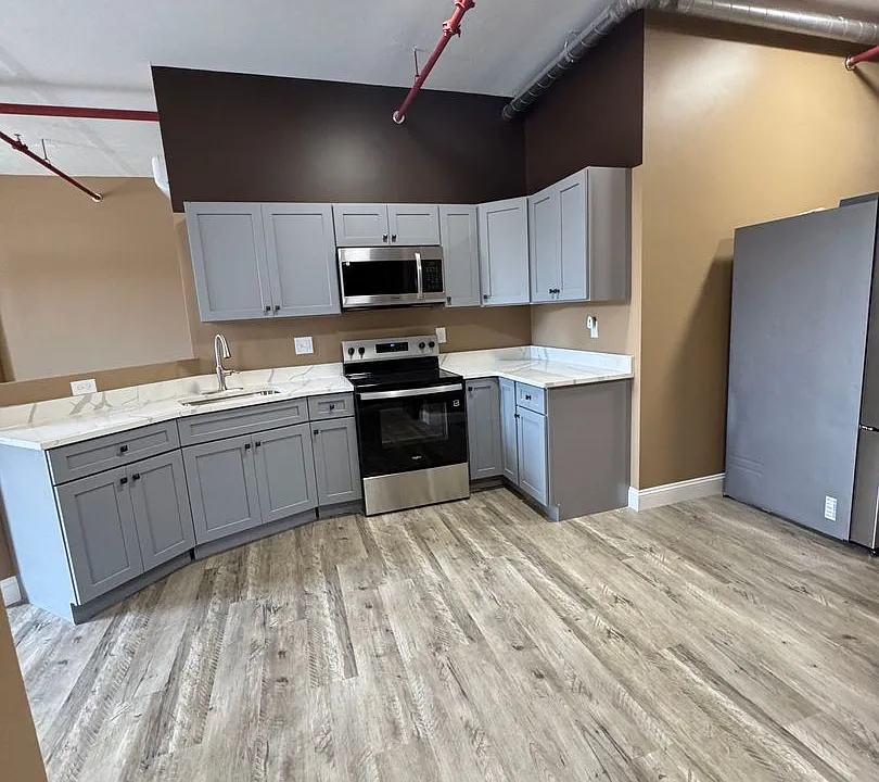 70 Webster St #201