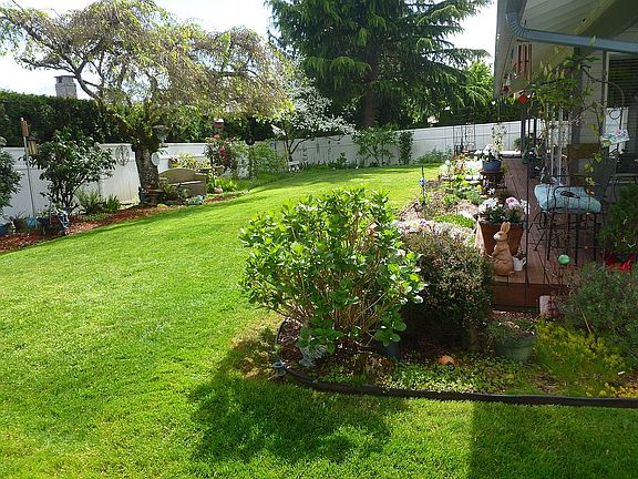 3rd image of 2315 SE Park Crest Ave