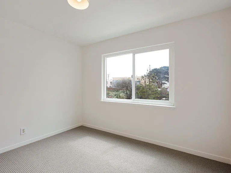 1400 La Playa Ave — Photo 8