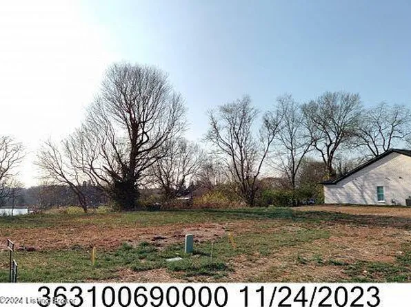 8230 Cedar Crest Ln, Louisville, KY 40291