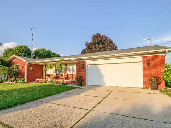 793 Fairview Dr, Imlay City, MI 48444