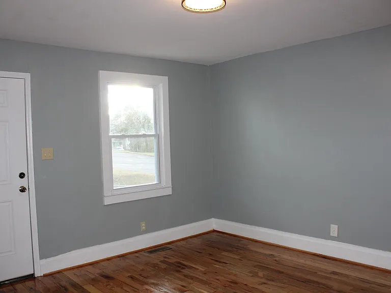 423 Price Ave — Photo 4
