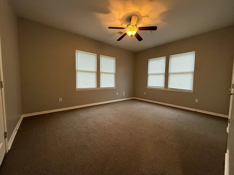 809 E Thomas St — Photo 22