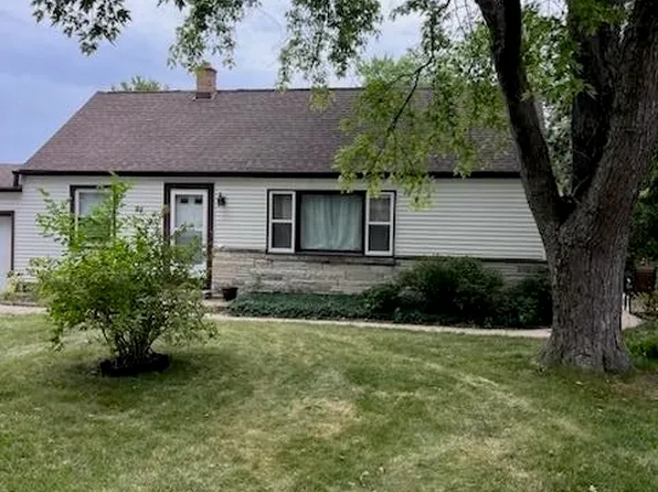 4956 S 28th St, Milwaukee, WI 53221