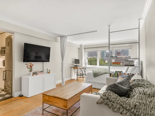210 East 63rd Street 10E image 3 of 15