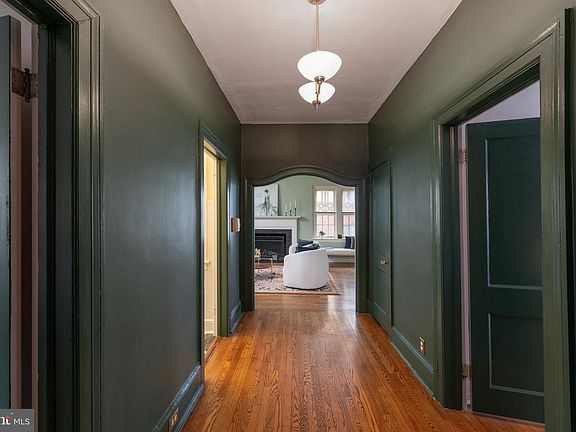 2nd image of 102 W 39th St Unit 2B
