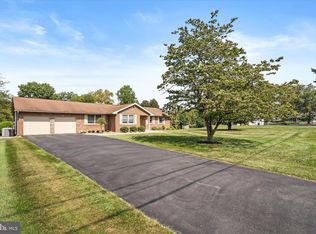 4 Forest Ln, Ewing, NJ 08628