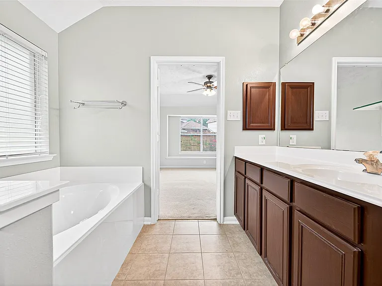24822 Diamond Run Ct — Photo 41