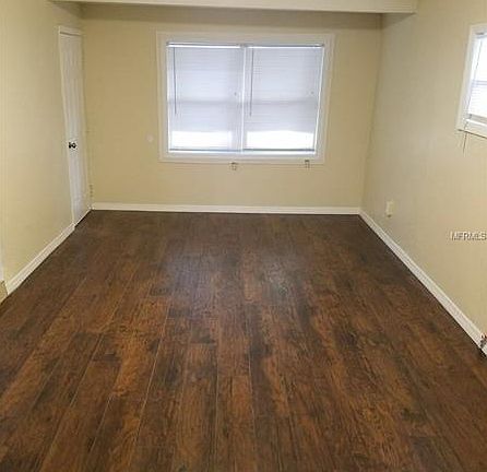 3rd image of 1065 E Tee Cir
