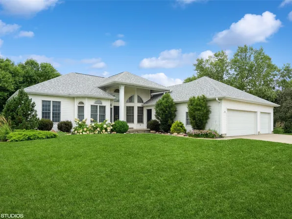 1915 Prairie St, Grinnell, IA 50112