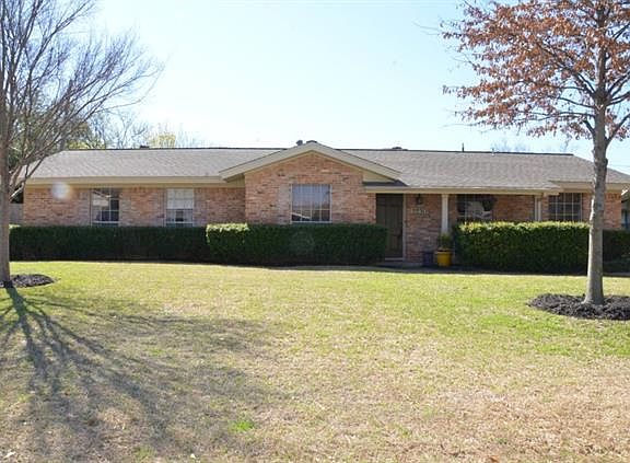2nd image of 3230 Golfing Green Dr