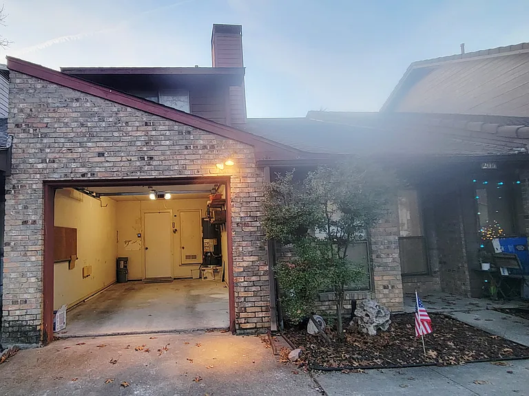 206 McCarley Pl — Photo 1