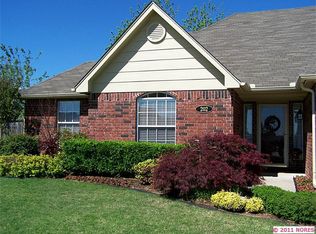 202 E Juneau Pl, Broken Arrow, OK 74012