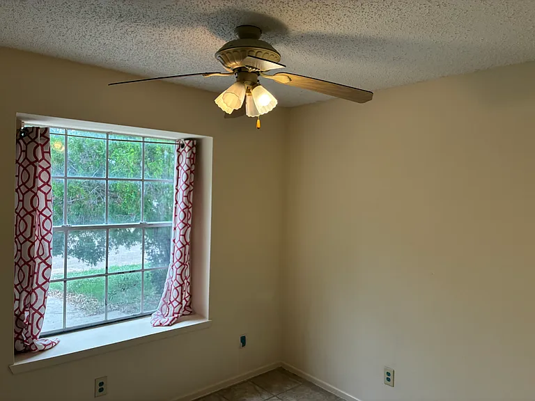 1219 Truman Ln — Photo 12