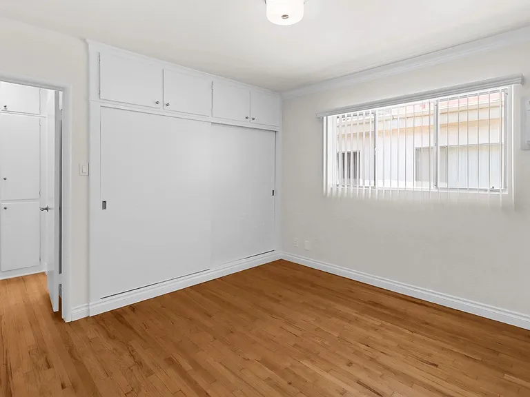 1219 Barry Ave #8 — Photo 15
