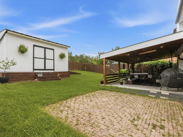 208 Skyloop Dr — Photo 26