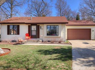 5822 S Parkway Ave SE, Kentwood, MI 49508