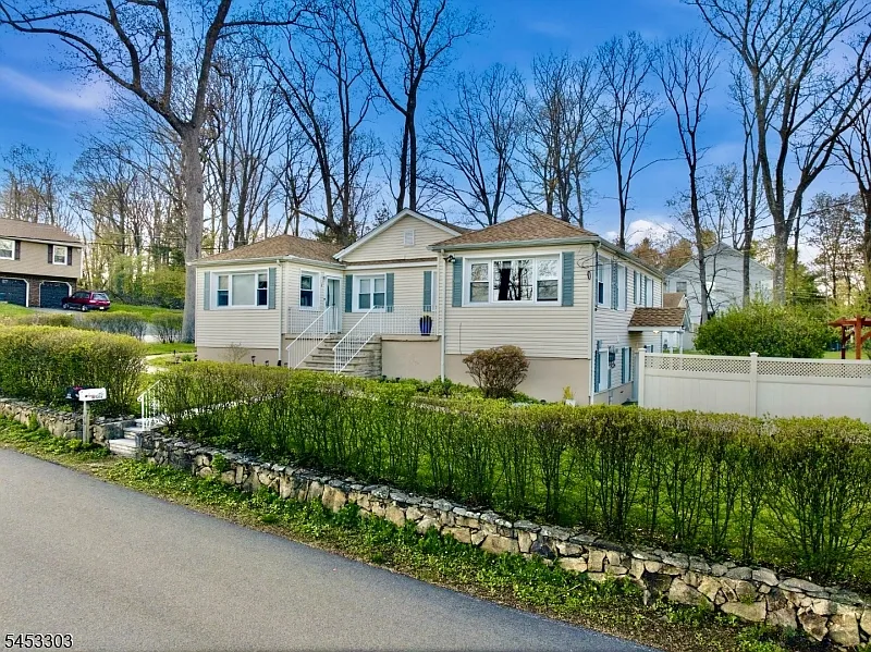 5 bed, 2.0 bath, $3,850 — Photo 4