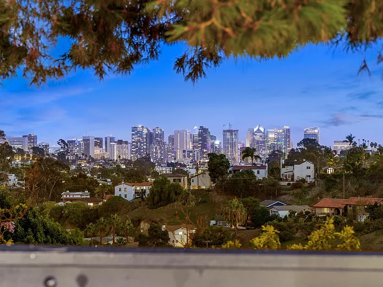 821 Vanderbilt Pl — Photo 2