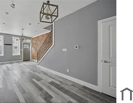 3 bed, 1100 sqft, $1,900 — Photo 1