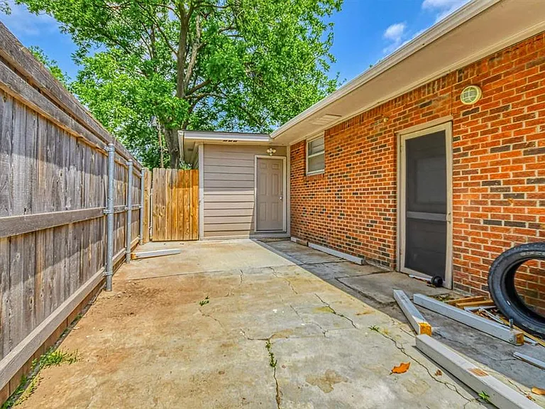 1205 Westlawn Dr — Photo 30
