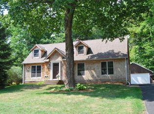 875 Apple Tree Ln, Brookfield, WI 53005