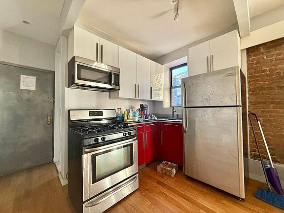 5th image of 246 Pacific St APT 4E