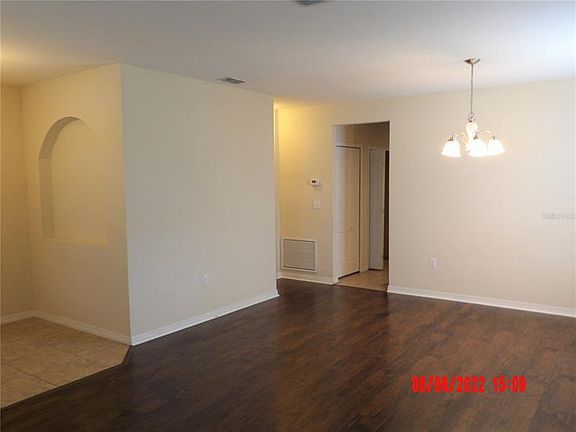 5th image of 3225 Queen Alexandria Dr