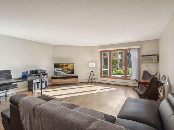 4350 Brookside Ct APT 114, Edina, MN 55436