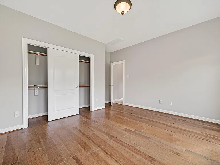 2315 Vinemead Ct — Photo 16